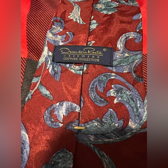Vintage Oscar de la Renta Couture Collection Patterned Tie 100% Silk. EUC - Picture 4 of 7